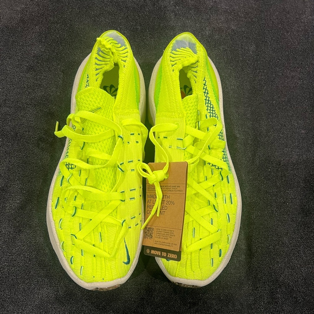 Nike Space Hippie 04 women’s sz 11, men’s 10.